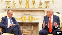 Cancelarul german Friedrich Merz a fost primit de președintele american Donald Trump în Biroul Oval, la Casa Albă, joi, 5 iunie 2025.