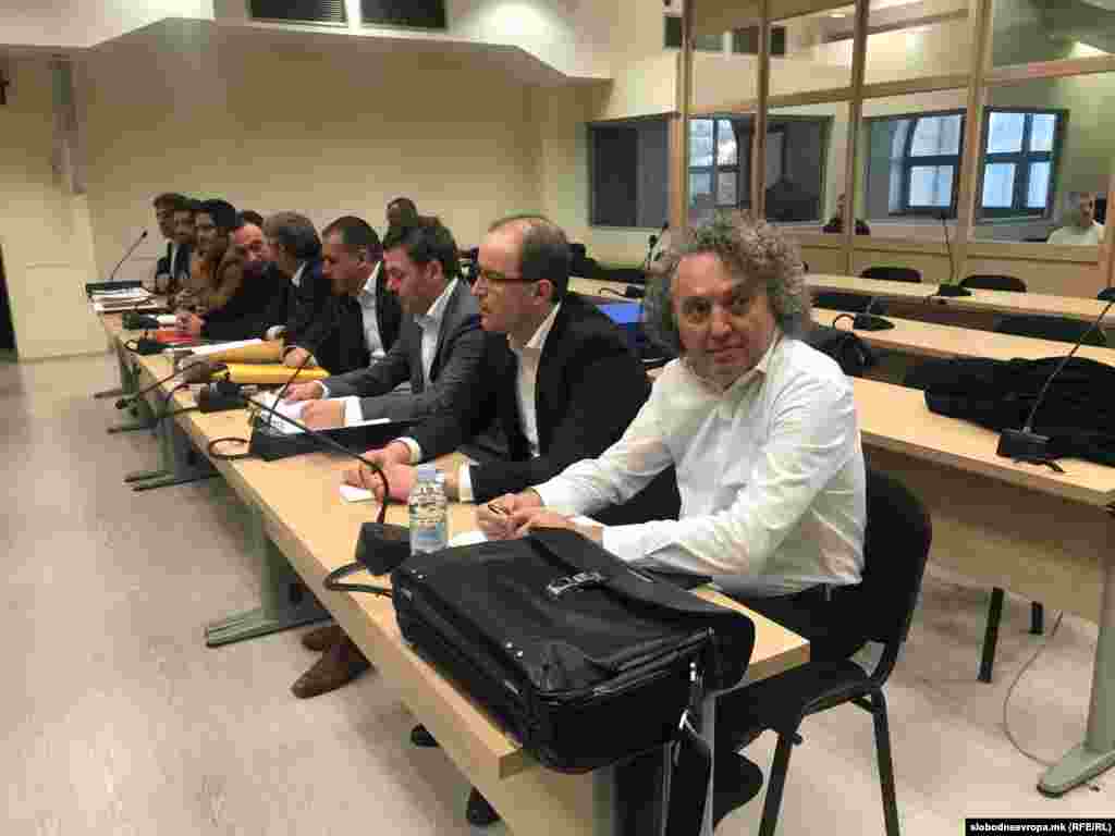 МАКЕДОНИЈА - Со сведочењето на Александар Василевски-Нинџа, денеска во Кривичниот суд во Скопје, продолжи судењето на организаторите на упадот во Собранието на 27 април 2017 година. Според сведочењето на Василевски, зад протестите и упадот во Собранието сојат функционери на ВМРО-ДПМНЕ.