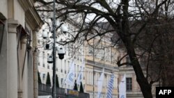 Camere de supraveghere lângă hotelul Bayerischer Hof, unde va avea loc Conferința, în ajunul începerii ei. 