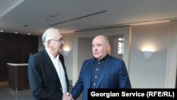  ფოტო არქივიდან: ზურაბ აბაშიძე (მარცხნივ) გრიგორი კარასინი (მარჯვნივ). პრაღის შეხვედრა. 27 თებერვალი, 2019 წელი