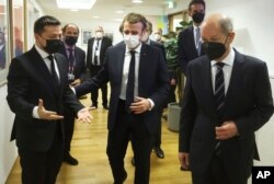Președintele Macron, cancelarul Scholz și președintele Zelensky la Summit-ul Parteneriatului Estic