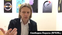 Даниел Кайзер е автор на политическата биография на Вацлав Хавел. В момента е коментатор в списание "Ехо 24"