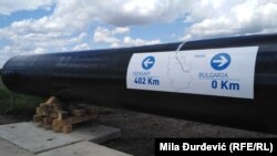 „Pitanje je čiji gas će se moći transportovati Turskim tokom. To neće moći biti isključivo ruski gas", kaže u izjavi za RSE Vladimir Medović, vanredni profesor na Pravnom fakultetu za privredu i pravosuđe u Novom Sadu. 