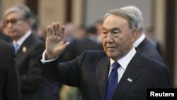 Нұрсұлтан Назарбаевтың халыққа жолдауын оқуға келе жатқан сәті. Астана, 30 қараша 2015 жыл. 