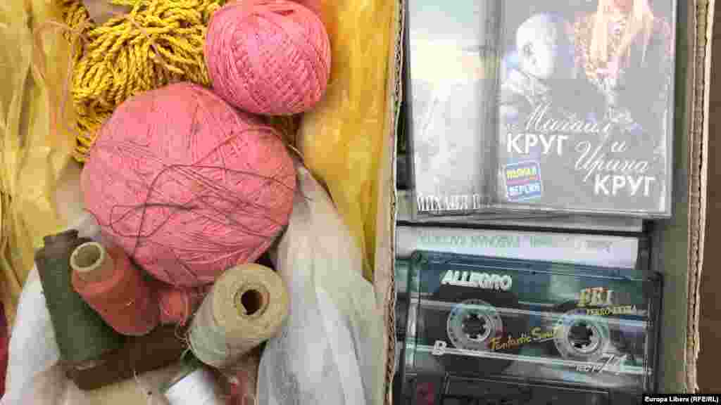 Нитки, пряжа и певцы шансона на аудиокассетах&nbsp;