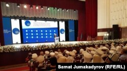 Съезд партии "Ата-Журт" в Бишкеке. 18 июля 2017 года.