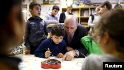 Hessen német tartomány kereszténydemokrata szociális minisztere szír menekült gyerekekkel