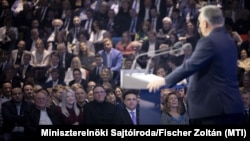 A Miniszterelnöki Sajtóiroda által közreadott képen Orbán Viktor miniszterelnök évértékelő beszédét tartja a Várkert Bazárban 2025. február 22-én