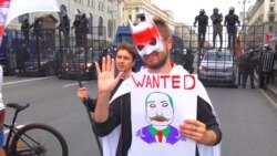 Persoane neidentificate bat protestatari la Minsk