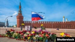 Народный мемориал Бориса Немцова в центре Москвы