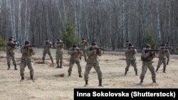 Мобілізовані солдати на військових навчаннях поблизу Житомира, 27 березня 2015 року