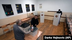 Da li će se promeniti praksa glasanja na biračkim mestima u obrazovnim institucijama, imajući u vidu da škole u srpskim sredinama na Kosovu rade u sistemu Srbije? Sverna Mitrovica, izbori 2021.