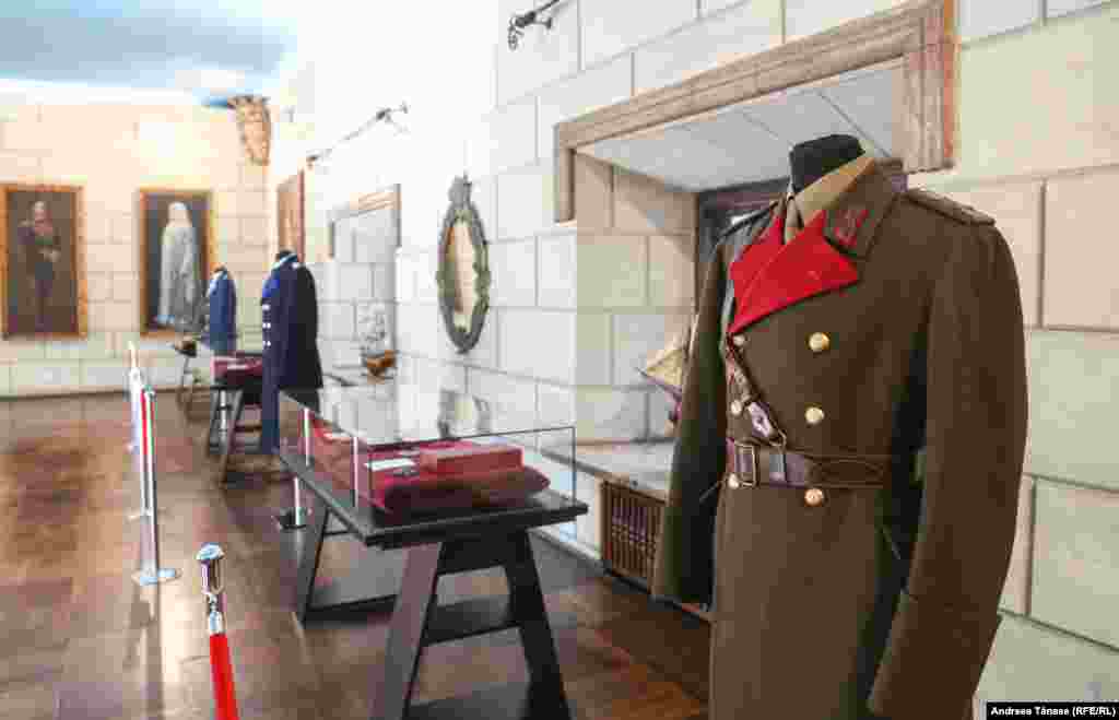 După bombardarea&nbsp;Palatului Regal&nbsp;de pe Calea Victoriei, a doua zi după&nbsp;evenimentele de la 23 august 1944, Regele Mihai I a cerut permisiunea mătușii sale de a-și muta&nbsp;curtea, temporar, în Palatul Elisabeta.