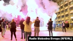 Прослава на победата на локалните избори пред штабот на ВМРО-ДПМНЕ во Скопје 