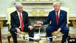 Američki predsjednik Donald Trump sastao se s izraelskim premijerom Benjaminom Netanyahuom u Ovalnom uredu Bijele kuće 7. aprila 2025.