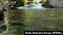 Реката Жировница во Маврово.