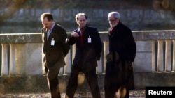 Anëtarë të delegacionit të Kosovës në Rambuje, 1999. 