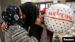 Porodice ponovo na okupu, prizor sa aerodroma Dulles u Washingtonu