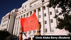 Акция протеста противников запрета абортов в Алабаме