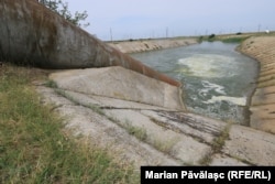 Aproximativ 1,8 milioane de hectare sunt udate de sistemul național de irigații. Costul irigatului prin acest sistem este subvenționat, fermierii plătesc doar transportul apei de la rețeaua principală până la parcela proprie de teren.