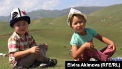 Жайлоодогу балдар