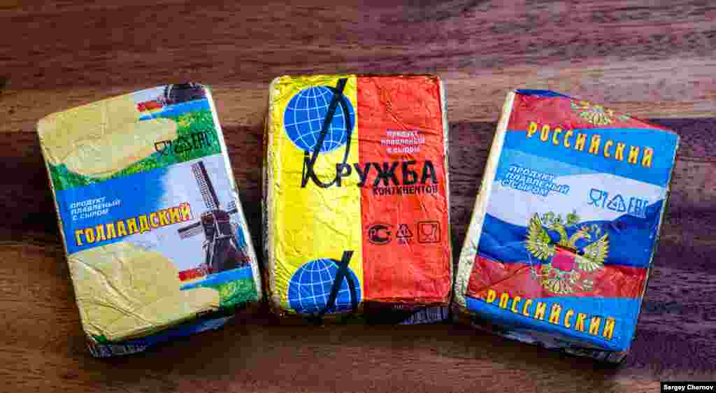 Эти продукты (за исключением &quot;Российского&quot;), точнее, их упаковки, тоже известны покупателям с советских времен. Только описание немножко другое: не &quot;плавленый сыр&quot;, а &quot;плавленый продукт с сыром&quot;. &nbsp;