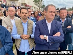 Kryetari i Barit, Dushan Raiçeviq dhe ai i Ulqinit, Genci Nimambegu gjatë protestës në Ulqin më 22 mars.