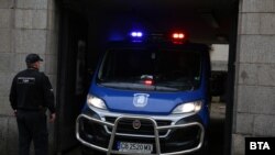 Обвиняемите бяха докарани в Софийския военно-окръжен съд сутринта в неделя.