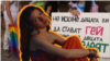 Снимка на ученичката Рада на фона на кадър от протест срещу забраната на ЛГБТ теми в училище. Колаж.