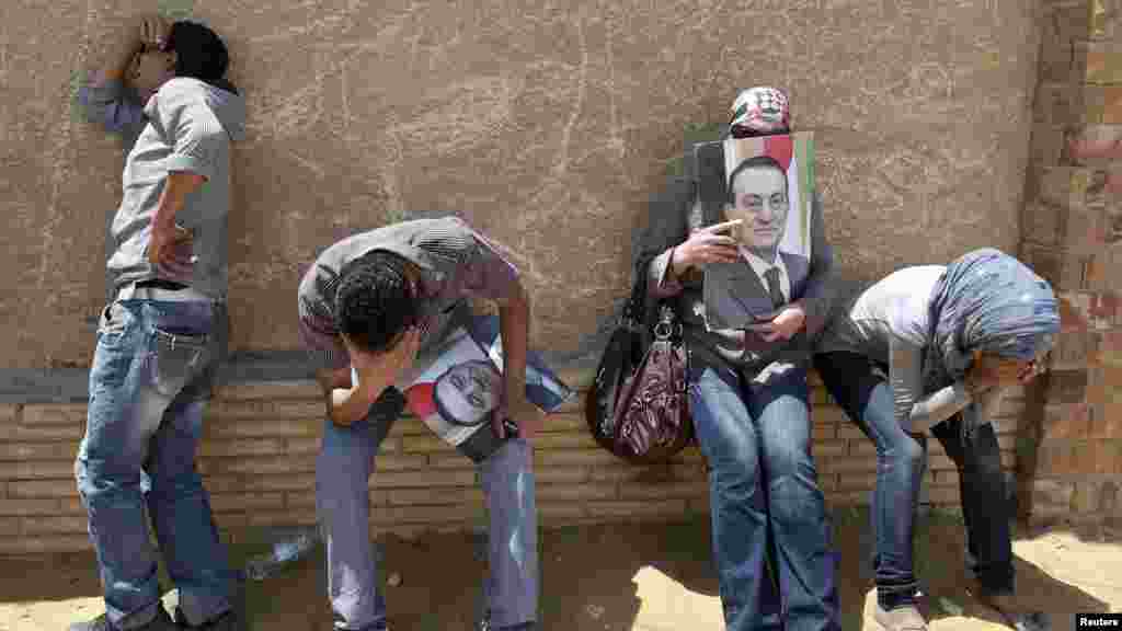 Egipat - Reakcija pristalica svrgnutog predsjednika Hosnija Mubaraka nakon što je on osuđen na doživotni zatvor, Kairo, 2. juni 2012. Foto: Reuters / Mohammed Salem 