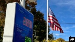 Prețuri la benzină și motorină la Maynard, Massachussets., pe 21 octombrie 2024.