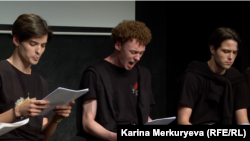 Читка пьесы Алексея Житковского "Коби Брайант". Фото: Карина Меркурьева