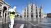 Dezinfecție în piața Domului din Milano