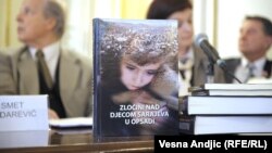 Sa promocije u Helsinškom odboru za ljudska prava, Beograd, 6. april 2012.