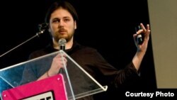 Виктор Арсовски, уредник на информатичкиот портал www.it.com.mk.