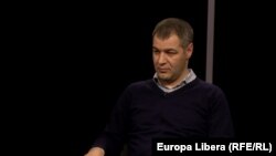 Octavian Țîcu în studioul Europei Libere la Chișinău