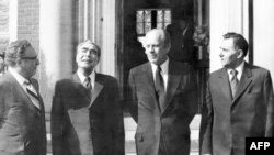 Finlandë- Lideri sovjetik Brezhnev dhe presidenti amerikan Ford, 1975