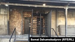 Вход в ночной клуб «Гараж 312».