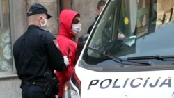 'Lako se moglo desiti da stanovnik Sarajeva, znači iz Federacije, zaluta automobilom u Istočno Sarajevo, u Republici Srpskoj ili obratno, i da ispadne kako se ne poštuju uvedene mjere', kaže publicista Zvonimir Nikolić