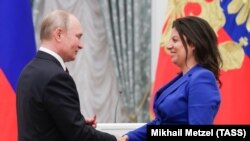 ვლადიმირ პუტინი და მარგარიტა სიმონიანი