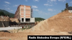 Пред неколку години се урна потпорен ѕид на Водно, а во соседството продолжи да се гради.