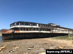 Теплоход «Князь Багратион» в бухте Капсель, август 2020 года