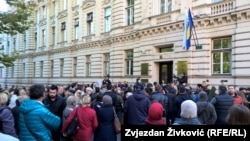 Građani pred zgradom Vlade zatražili smjene