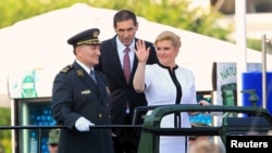 Predsjednica Kolinda Grabar Kitarović na mimohodu u Zagrebu