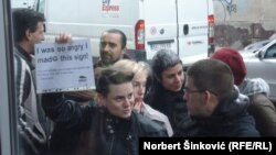 Skup protiv odluke da se Sajmonu VIlsonu ne odobri viza, 2. oktobar 2013.