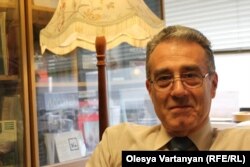 ჯორჯ ჰიუიტი. ინგლისელი ენათმეცნიერი