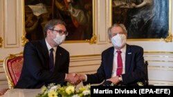 Српскиот претседател Александар Вучиќ во посета на Прага на средба со чешкиот претседател Милош Земан