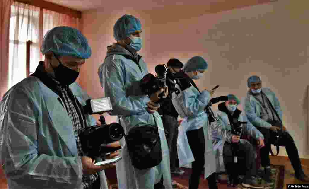 Журналисты ждут начала вакцинации