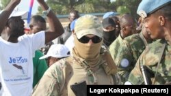 Ruski vojnici, za koje se vjeruje da su pripadnici Wagner grupe, viđeni su kako osiguravaju predsjednika Touaderu.