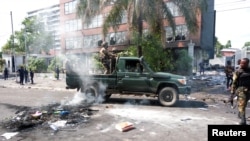 Vojska Konga pred Ambasadom Ruande, Kinšasa, 28. januar 2025. 